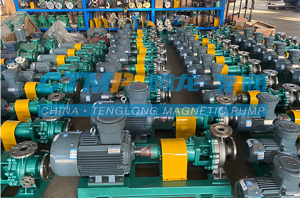 IHF氟塑料离心泵发货1.jpg
